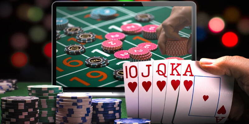 Quan sát đối thủ để chơi game bài Poker online thắng lớn